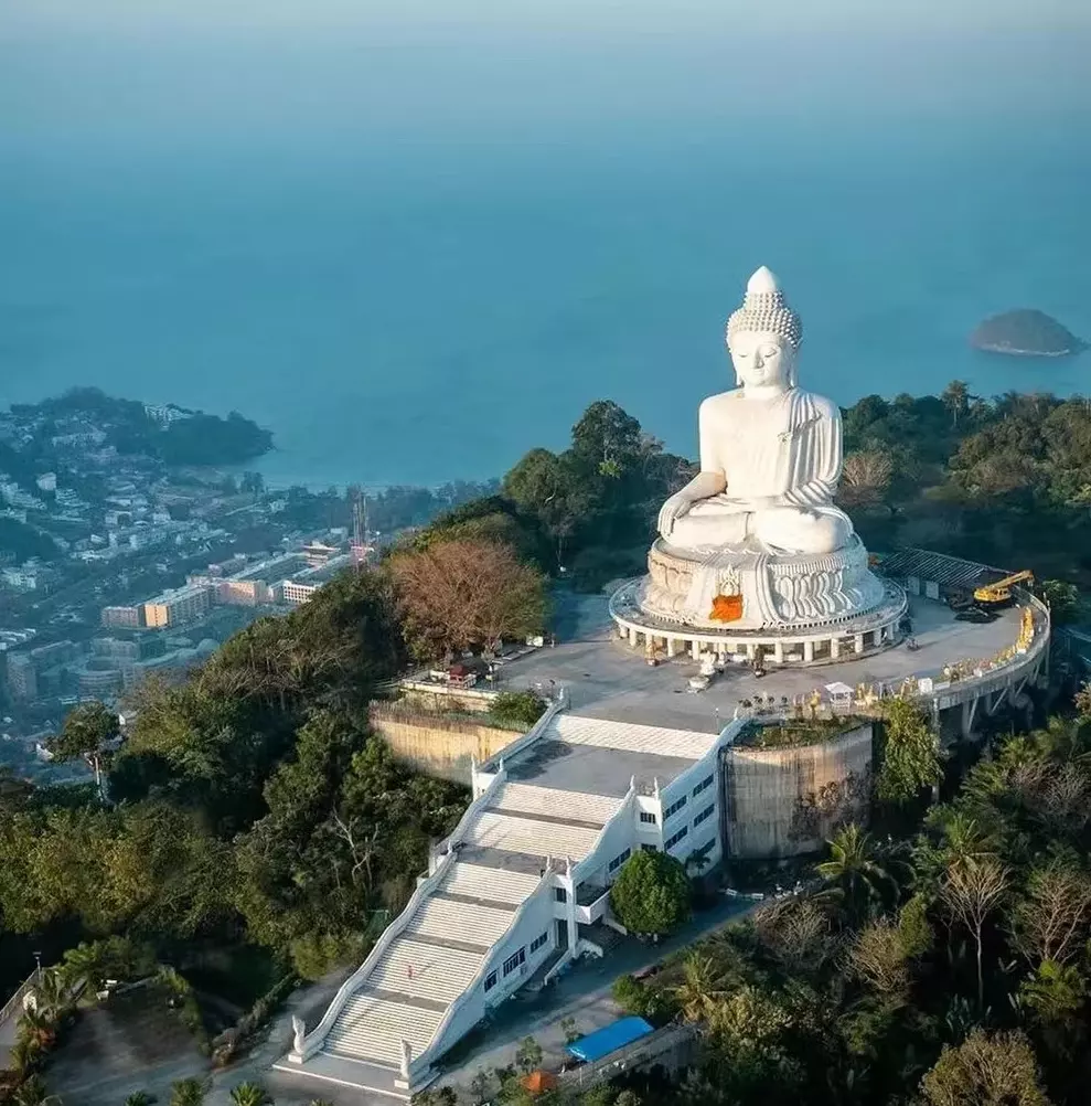 普吉山顶大佛