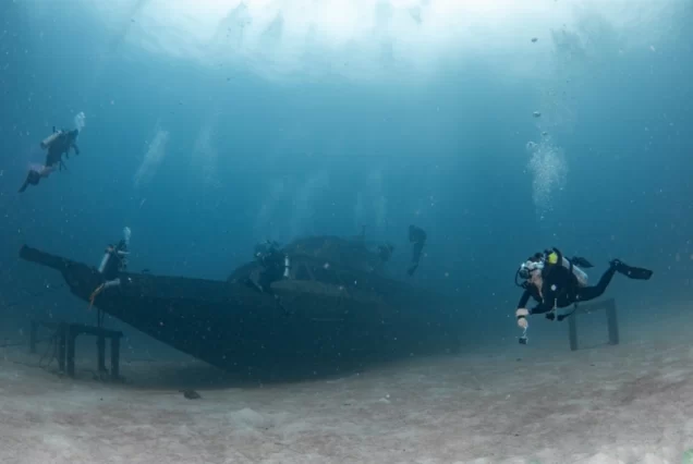 深潜看沉船