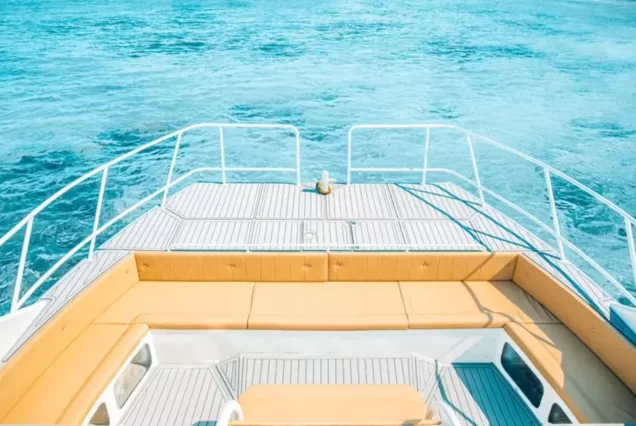 SeaStar彩虹号船头座位