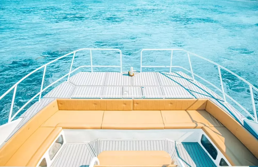 SeaStar彩虹号船头座位