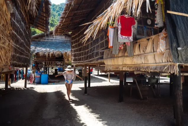 苏林岛莫肯族村落