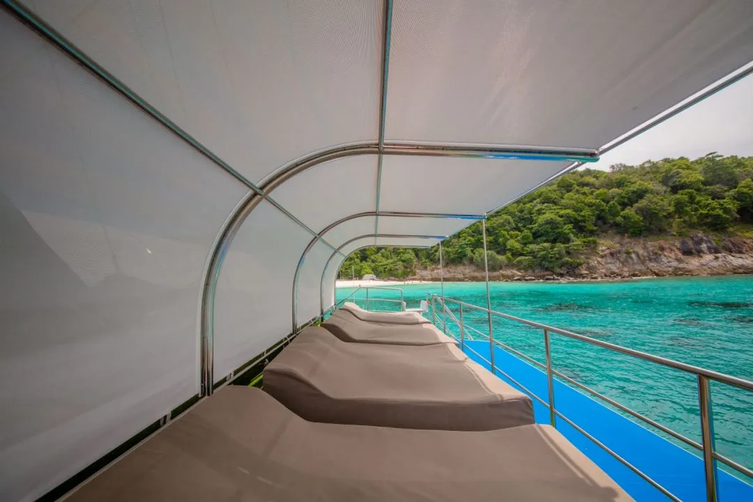 海王号二楼沙发